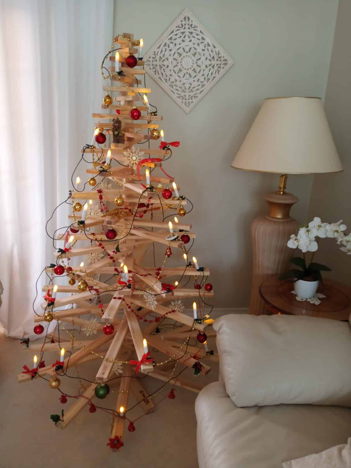 Holzweihnachtsbaum Franky Tree Kiefer geschmückt